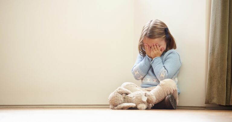 France-Une-fillette-de-3-ans-retrouvee-seule-chez-elle-sa-mere-etait-decedee-depuis-six-jours